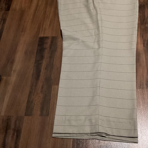 Men’s Beige  Plaid 3 pc Suit! - Picture 8 of 10